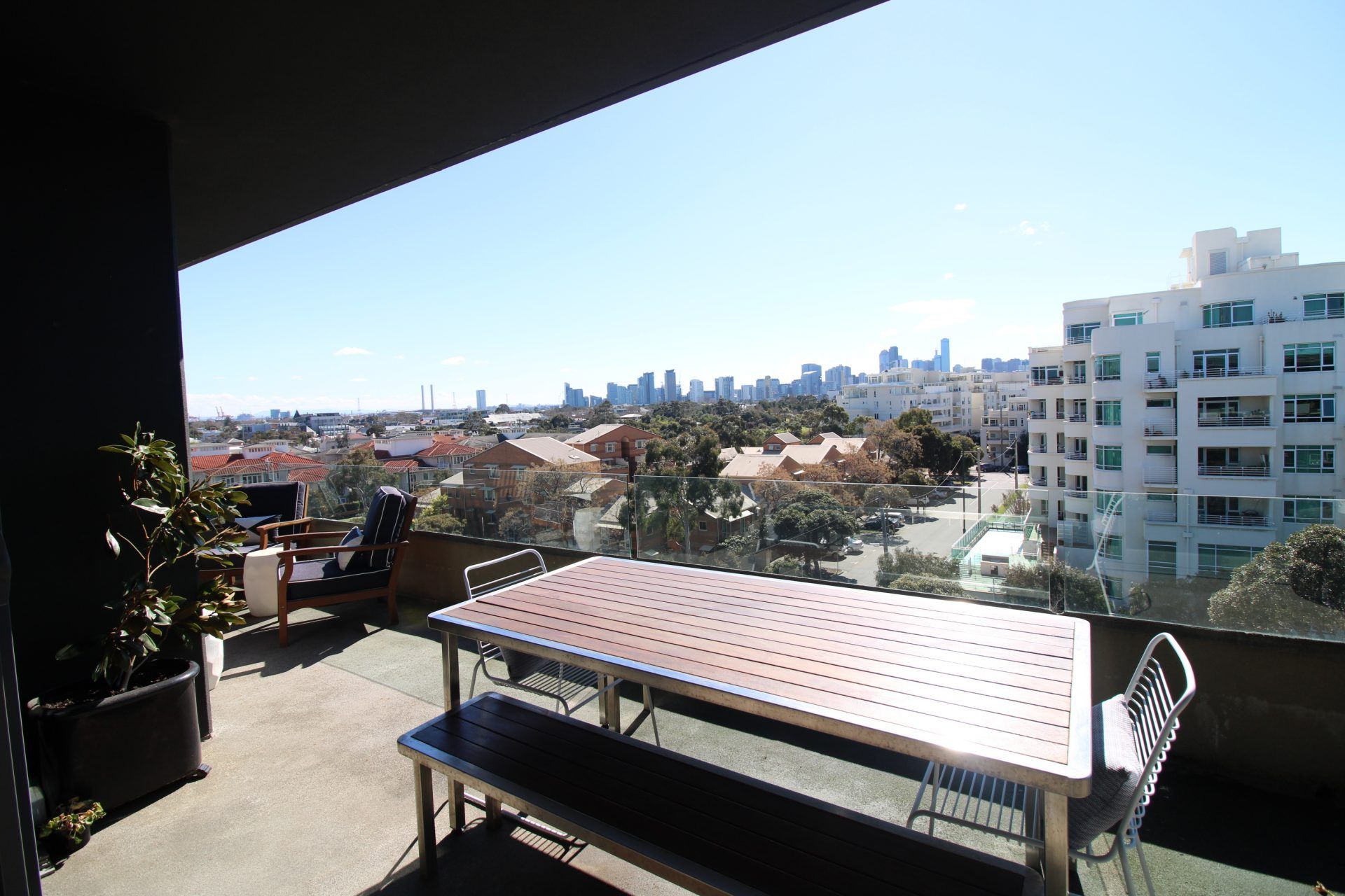 Spacious Top Floor Residence inc. Dazzling City and part Water Views- Port Melbourne