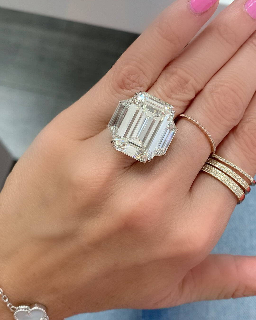 Miss Diamond Ring 10 Carat Emerald Diamond Engagement Ring
