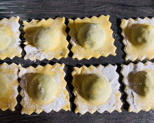 Corsi di cucina Casalbuttano ed Uniti: Dalla terra alla tavola: ravioli alla borragine