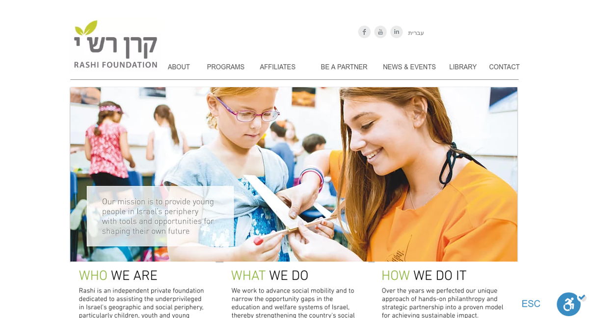 Screenshot of Rashi Foundation, from the wix websites collection.