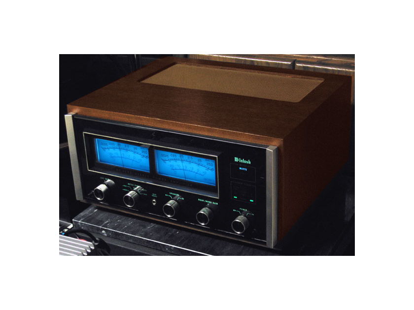 McIntosh MC-2255 power amplifier w/ walnut case
