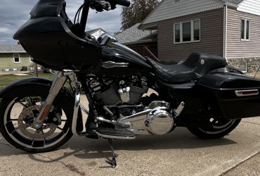 2023 HARLEY-DAVIDSON ROAD GLIDE motorcycle for rent near Rapid City, SD