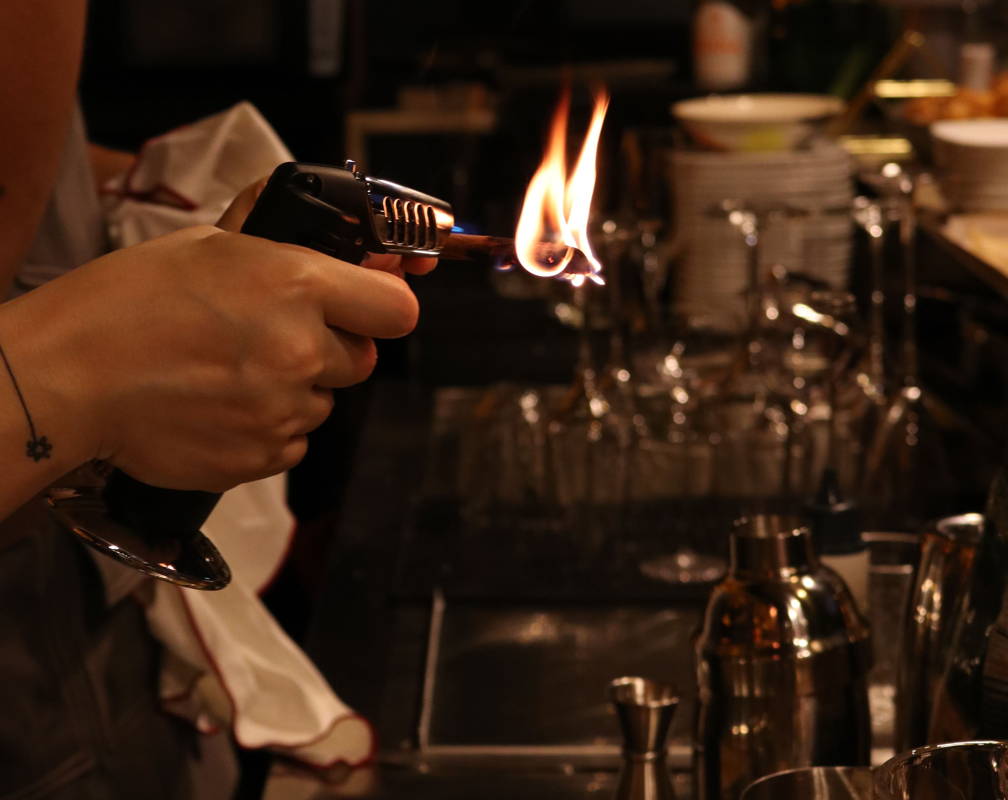 chalumeau pour ouvrir une bouteille de vin