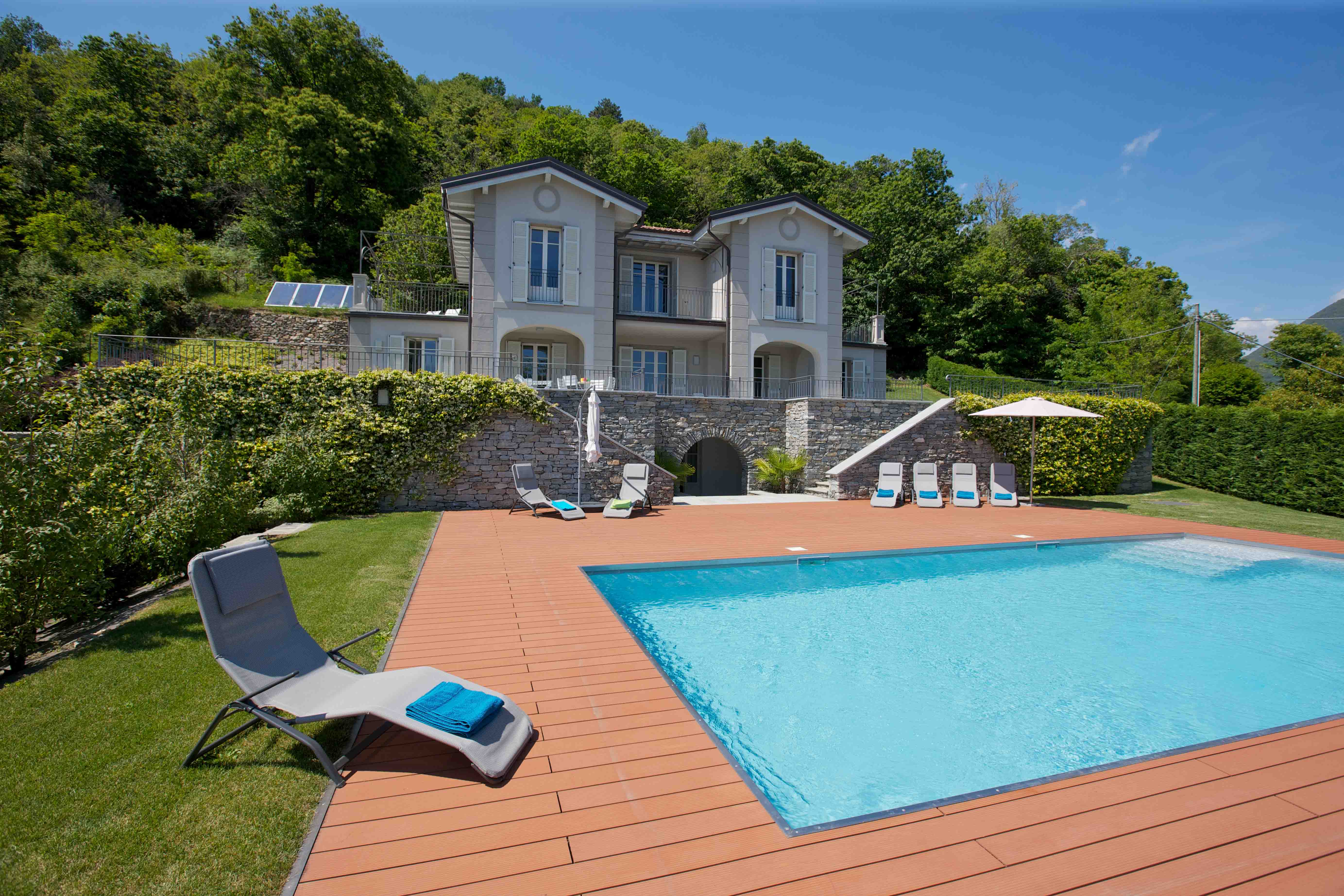 Villa mit Pool am Lago Maggiore ein Traum unter freiem Himmel