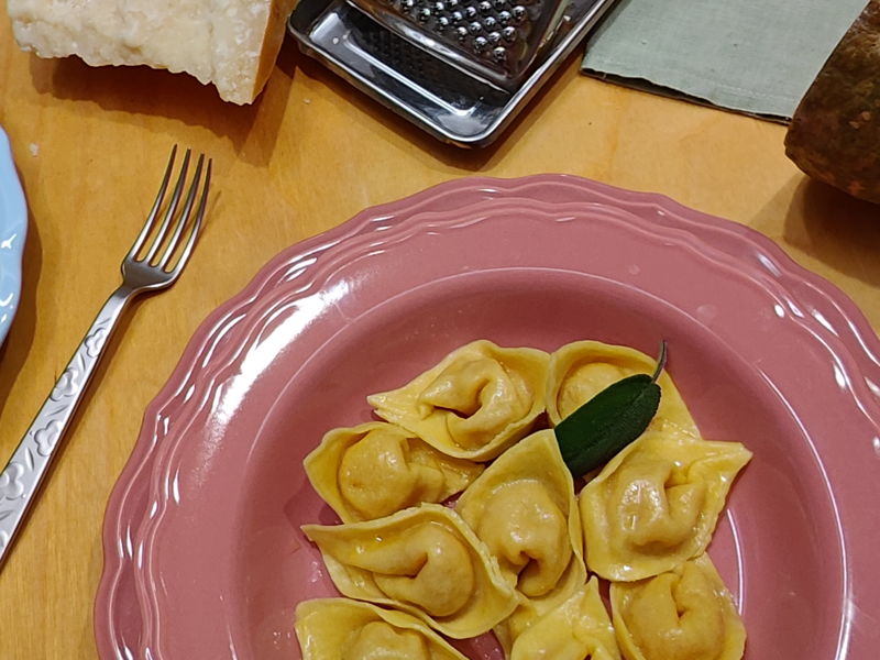 Corsi di cucina Mantova: Tortelli di Zucca e Tiramisù: impariamo a farli