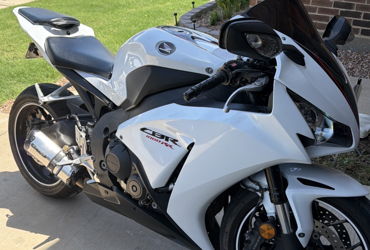 2014 HONDA CBR1000RR motorcycle for rent near Venus, TX