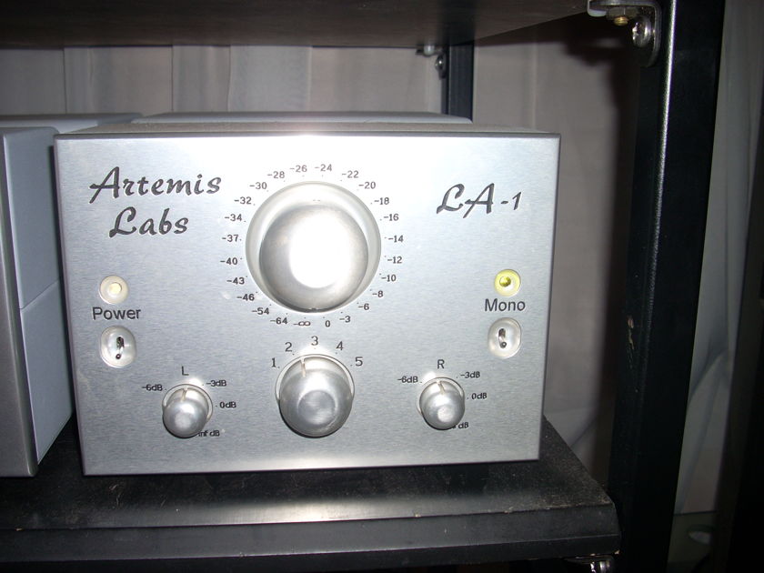 Artemis Labs LA1 and PH1 tube line and phono stage
