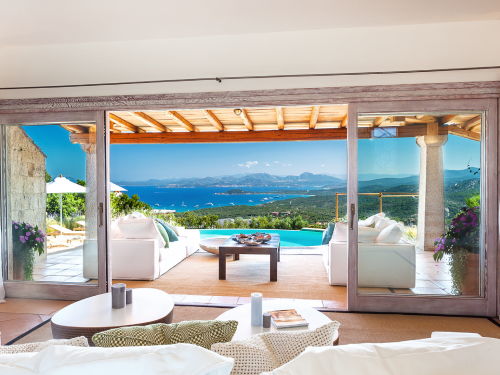 Luxuriöse Ferienimmobilien an Sardiniens exklusiver Nordostküste international nachgefragt