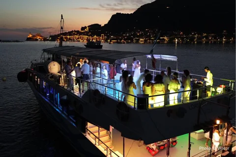 Sunset boat tour with aperitif