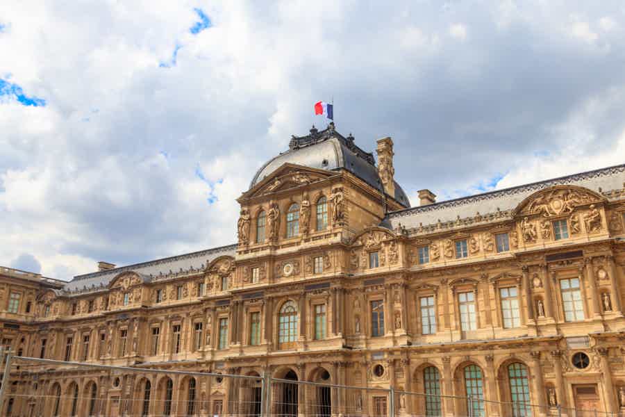 Louvre Guided Tour with Reserved Access & Boat Cruise - photo 4