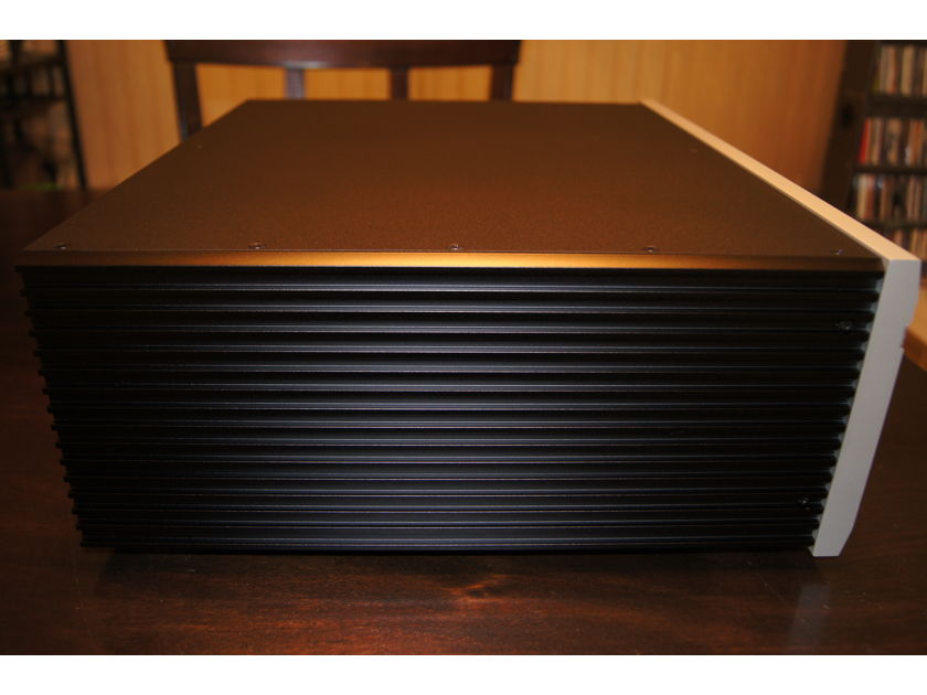 Musical Fidelity M-8 Preamp
