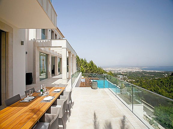  Balearen
- Villa zum Kauf mit Wellnessbereich, Heimkino und Blick aufs Meer in Son Vida, Mallorca