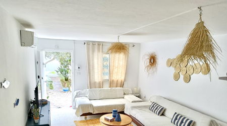Cozy Home | Walking distance from t
