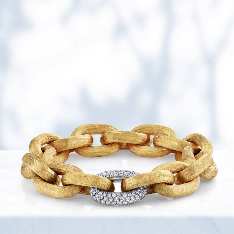 yellow gold link bracelet with one pave' diamond link
