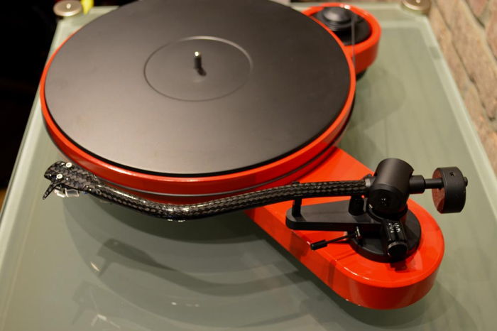 Pro-Ject Audio Systems RM-3 DC Carbon Turntable w/ Sumi...