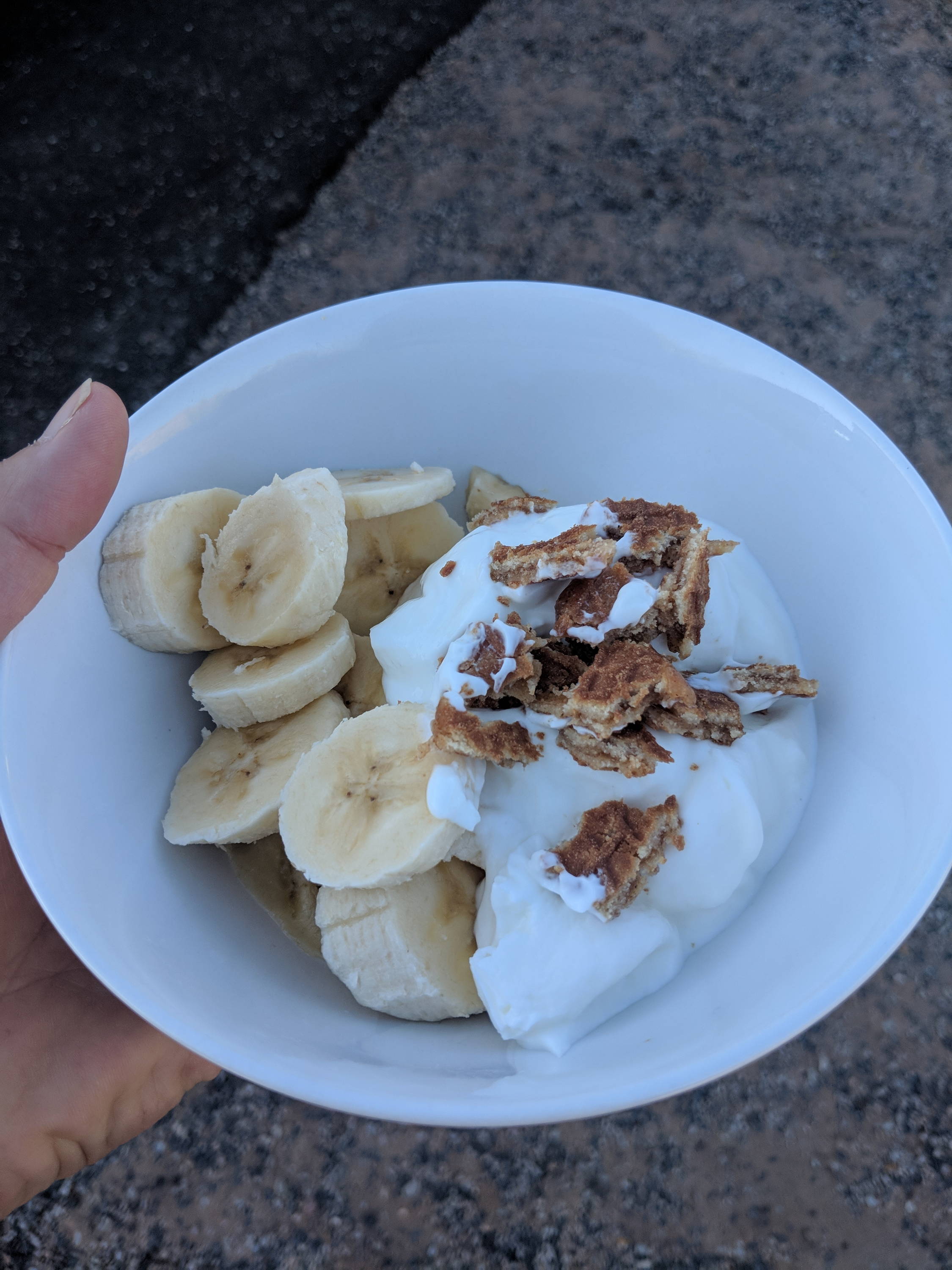 Photo of stroopwafels, banana and yoghurt