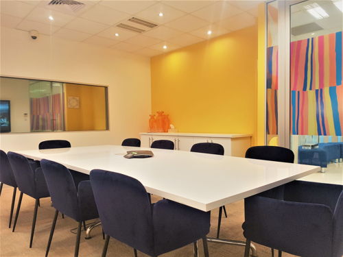 Market Research Viewing Room with One Way Mirror - Boardroom style