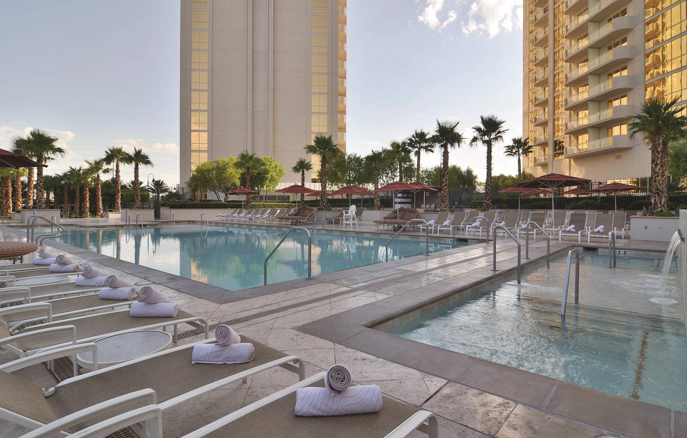 Private Pools at The Signature Las Vegas