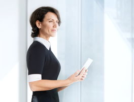 Bolzano- EV-C_Consult_Recruit-2017_INT_FB_Post_1200x900_EX_woman.jpg