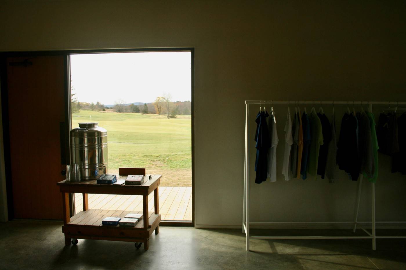 A simple, yet refined shop. With merchandise selected by Somer himself, ACL Golf’s Michael Williams, and the Brooklyn-based outfitter Adsum.