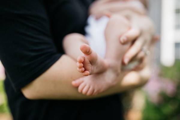 Newborn toes shot