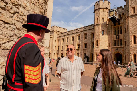 Tower of London: Guided Tour with Thames River Cruise