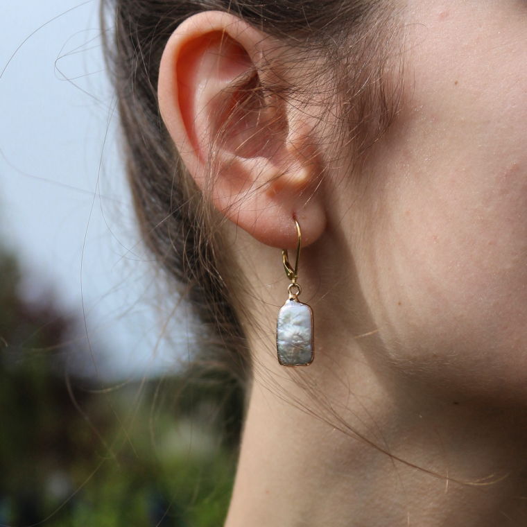 Earrings made of freshwater pearls