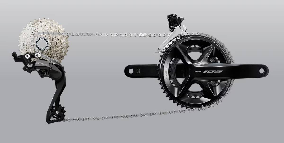 Transmission complète Shimano 105 avec dérailleur arrière, cassette, chaîne et pédalier