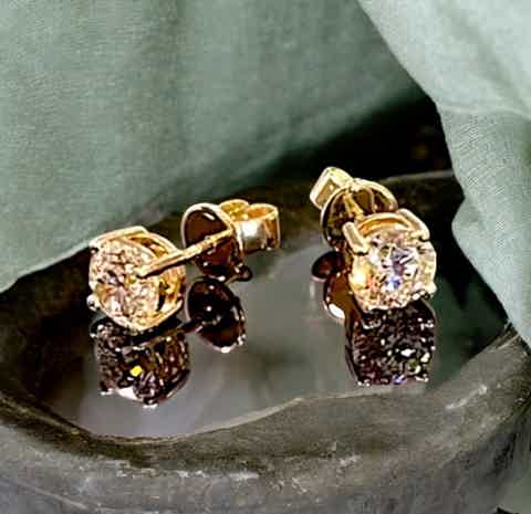 Shop fabulous diamond jewellery online at Pobjoy Diamonds