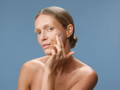 woman applying the cleansing balm