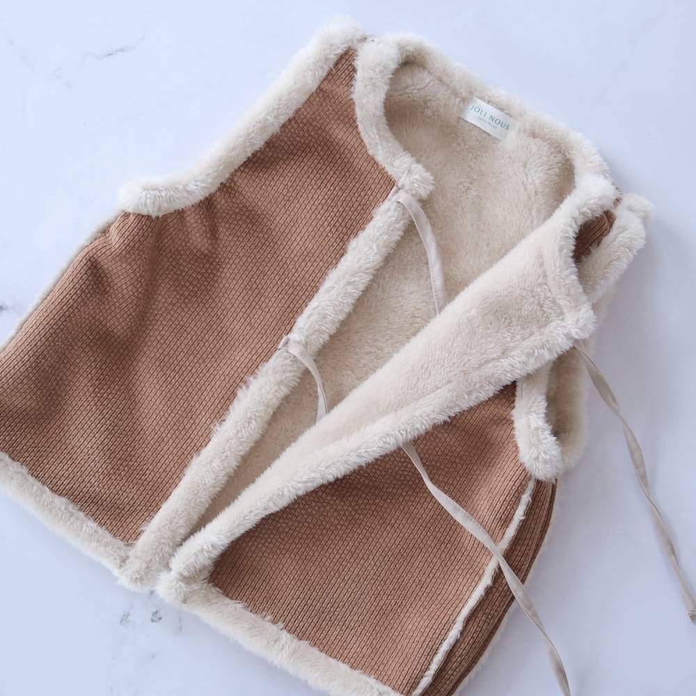 gilet réversible bleu clair crème ciel joli nous velour côtelé et moumoute douceur crème beige enfant bébé kids cadeau adulte naissance excellence qualité