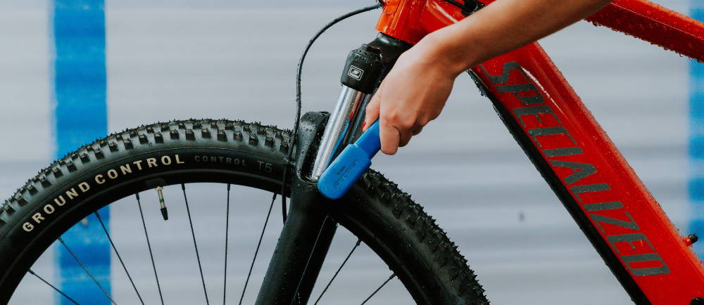 Upway mechanic washing a Specialzied e-Bike