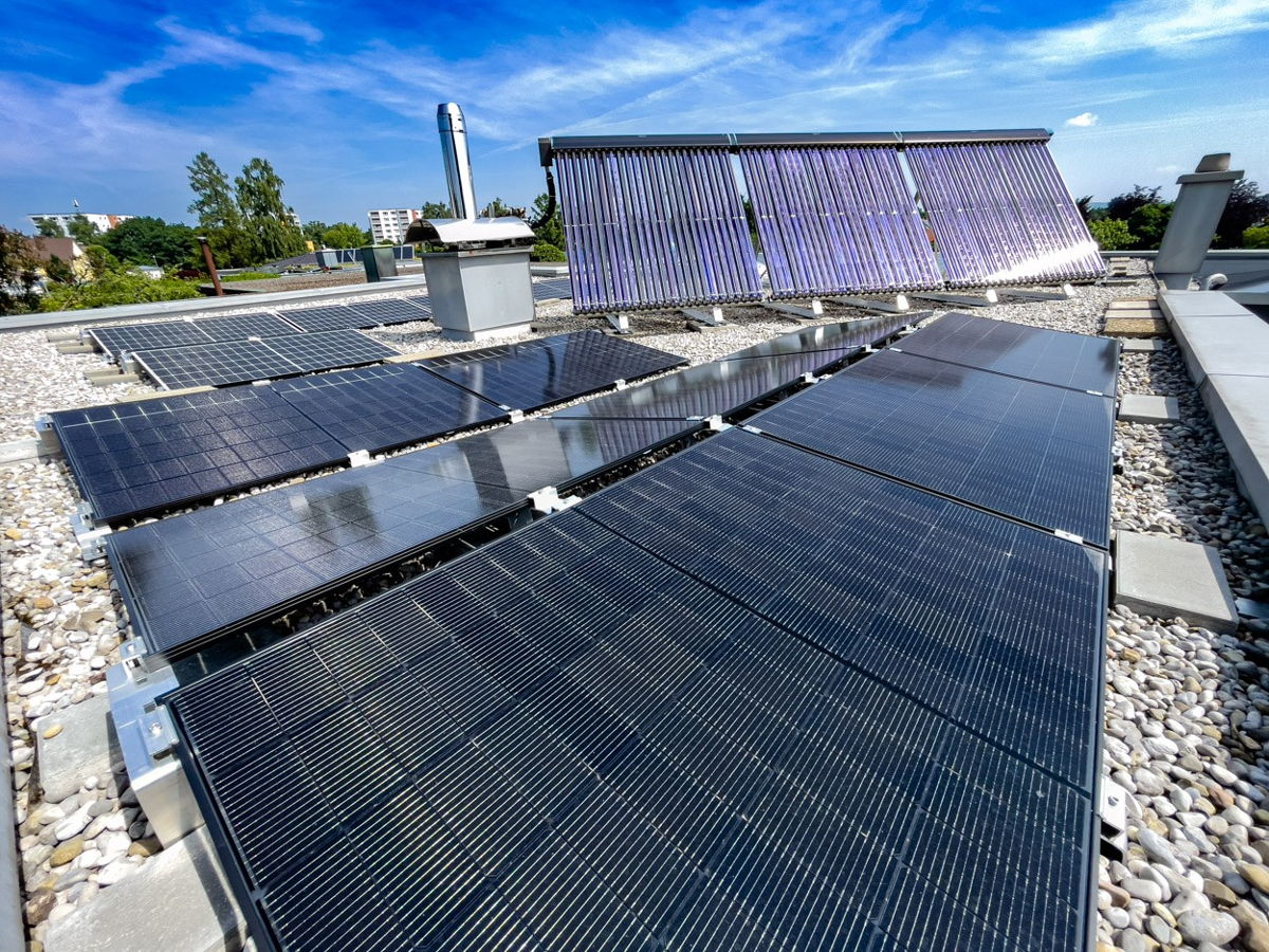 Foto Kundenreferenz Einfamilienhaus Erweiterung PV-Dachanlage