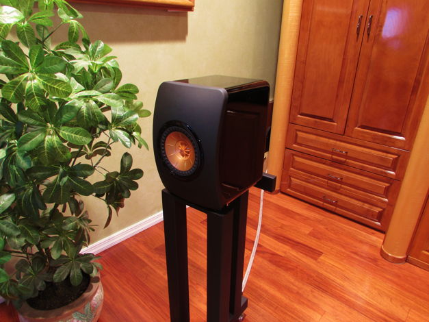 KEF  LS50 Monitor Speaker