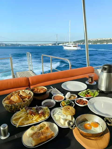 Bosphorus Morning Yacht Tour with Breakfast