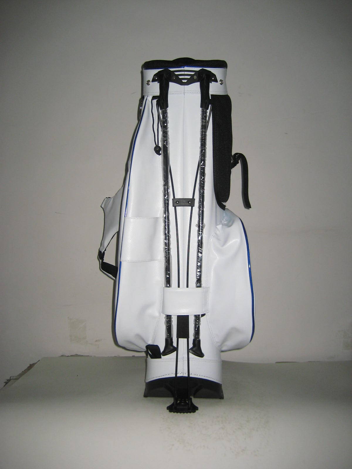 Customised football club golf bags by Golf Custom Bags 124