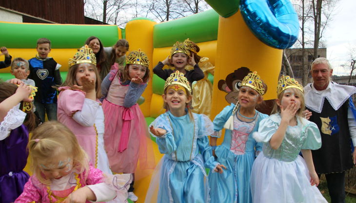 huepfburg buchen kindergeburtstag