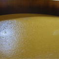 Cuve de fermentation washback rempli de moût et de levures