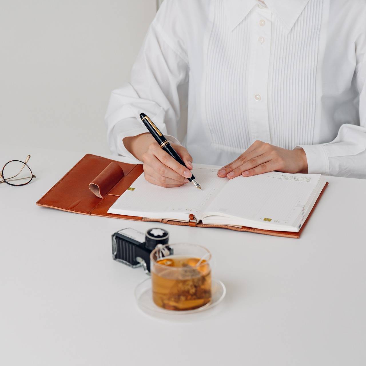 Notebook cover for carrying around a pen, A5 size, Tochigi