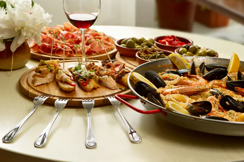 Barcelona: Wine Tasting and Tapas 5-Course Pairing Dinner