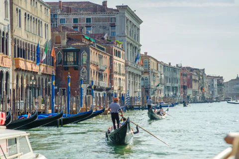 Grand Canal by Gondola with Live Commentary & Gondola Gallery