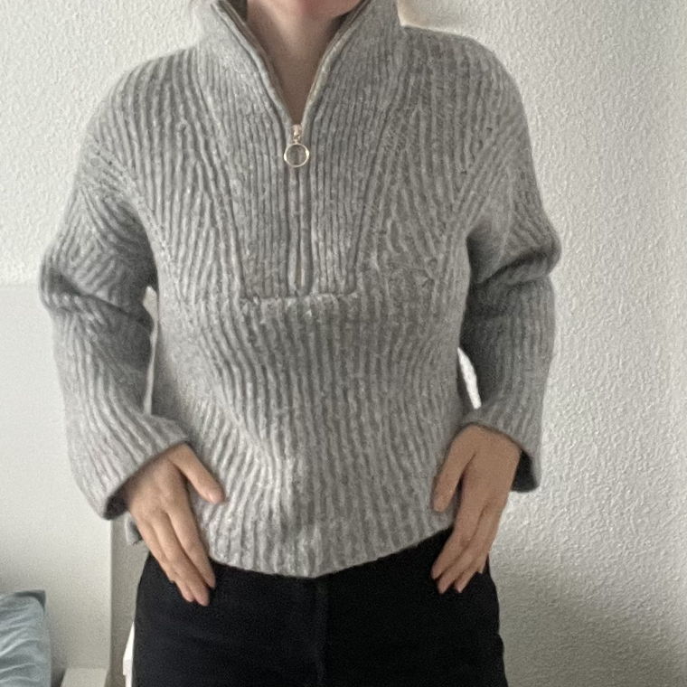 Pullover grau mit Zipverschluss
