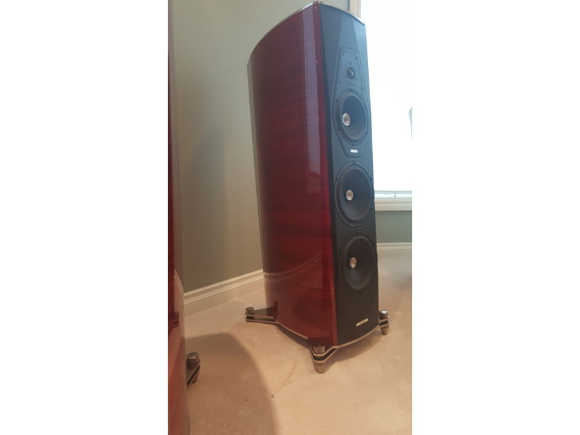 Sonus Faber Futura flawless.  Price to sell quickly