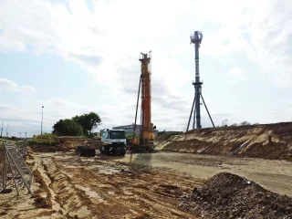  Wykonywanie fundamentu na palach pod budowę przyczółka północnego obiektu ES-14 w km 13+790
