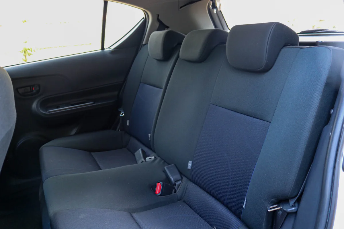 2016 Toyota Aqua Hybrid — Royal Max Motors — photo 8 of 14