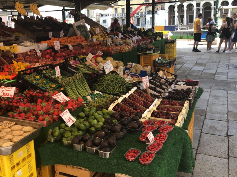 Food & Wine Tours Venice: Venice: Rialto Market Tour & Cicchetti (Italian aperitivo)