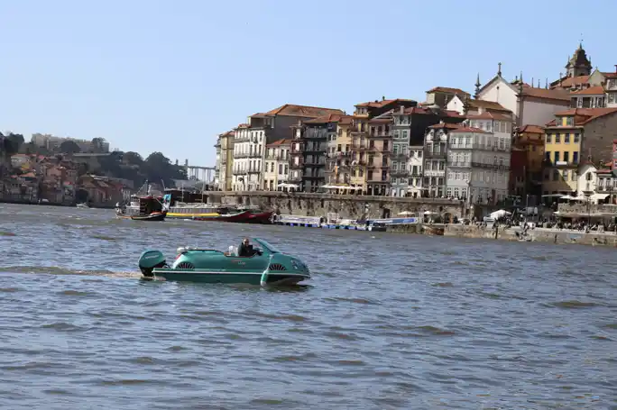 Bridges Cruise on a Limited Edition Fiat 500 Boat