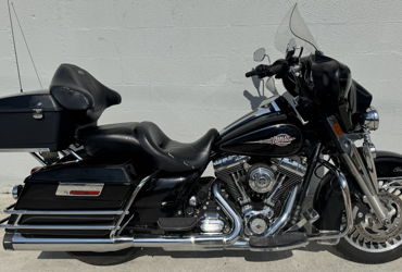 2013 HARLEY-DAVIDSON FLHTC ELECTRA GLIDE CLASSIC (VIVID BLACK) motorcycle for rent near Ruskin, FL