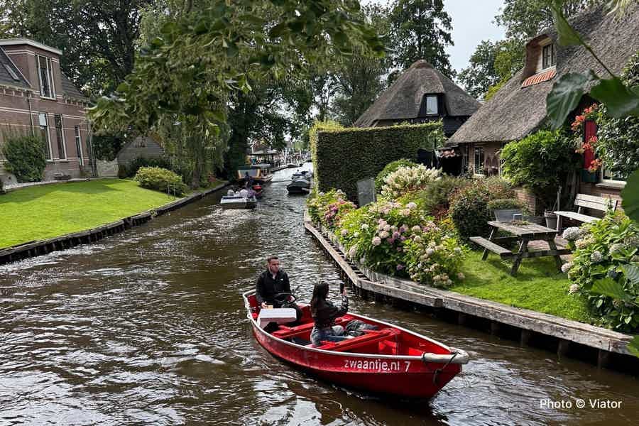 Giethoorn Small Group Day Tour with Boat Cruise - photo 4