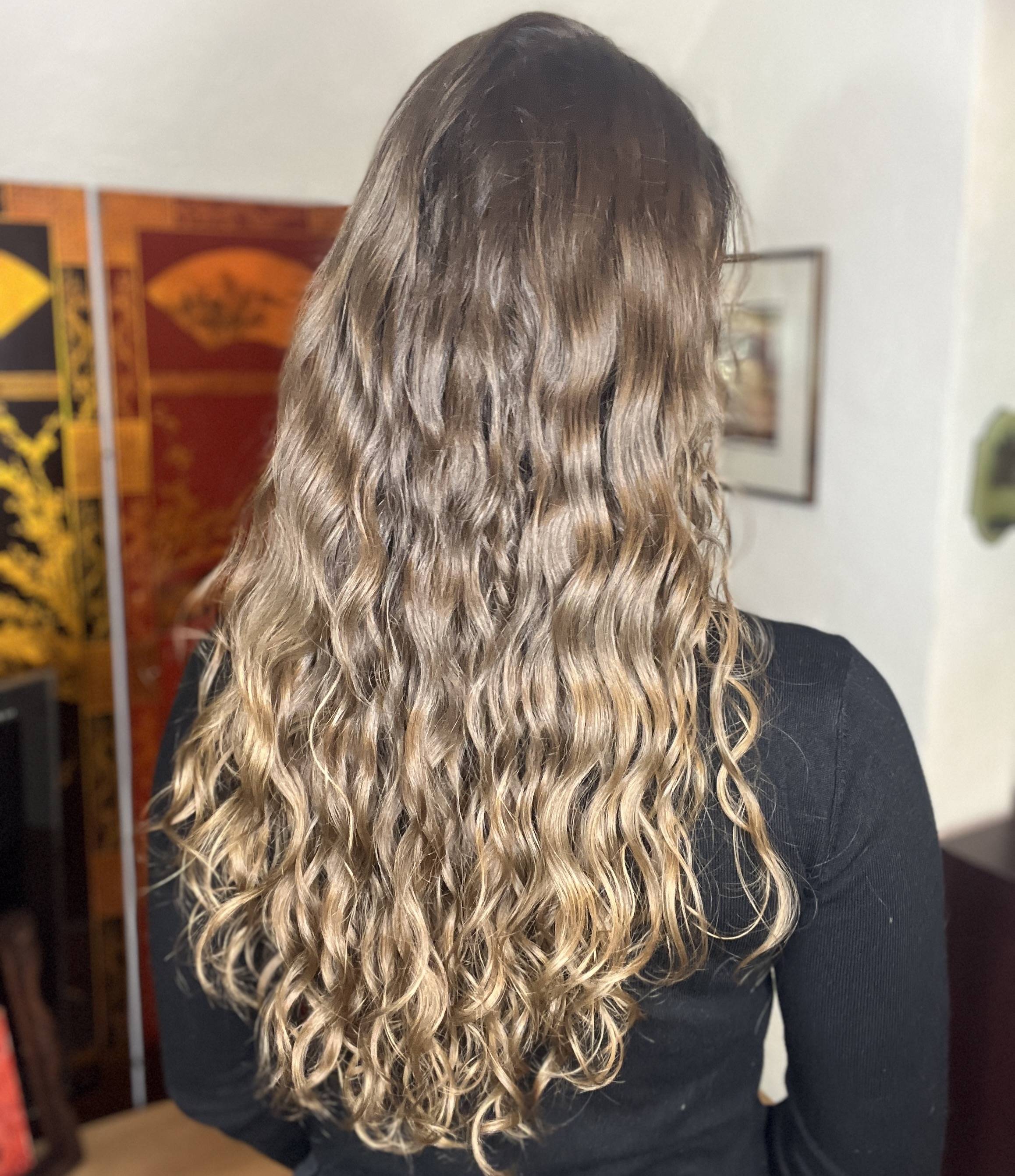 Cheveux ondulés : 6 astuces pour bien les définir et les faire tenir –  Helssy Hair